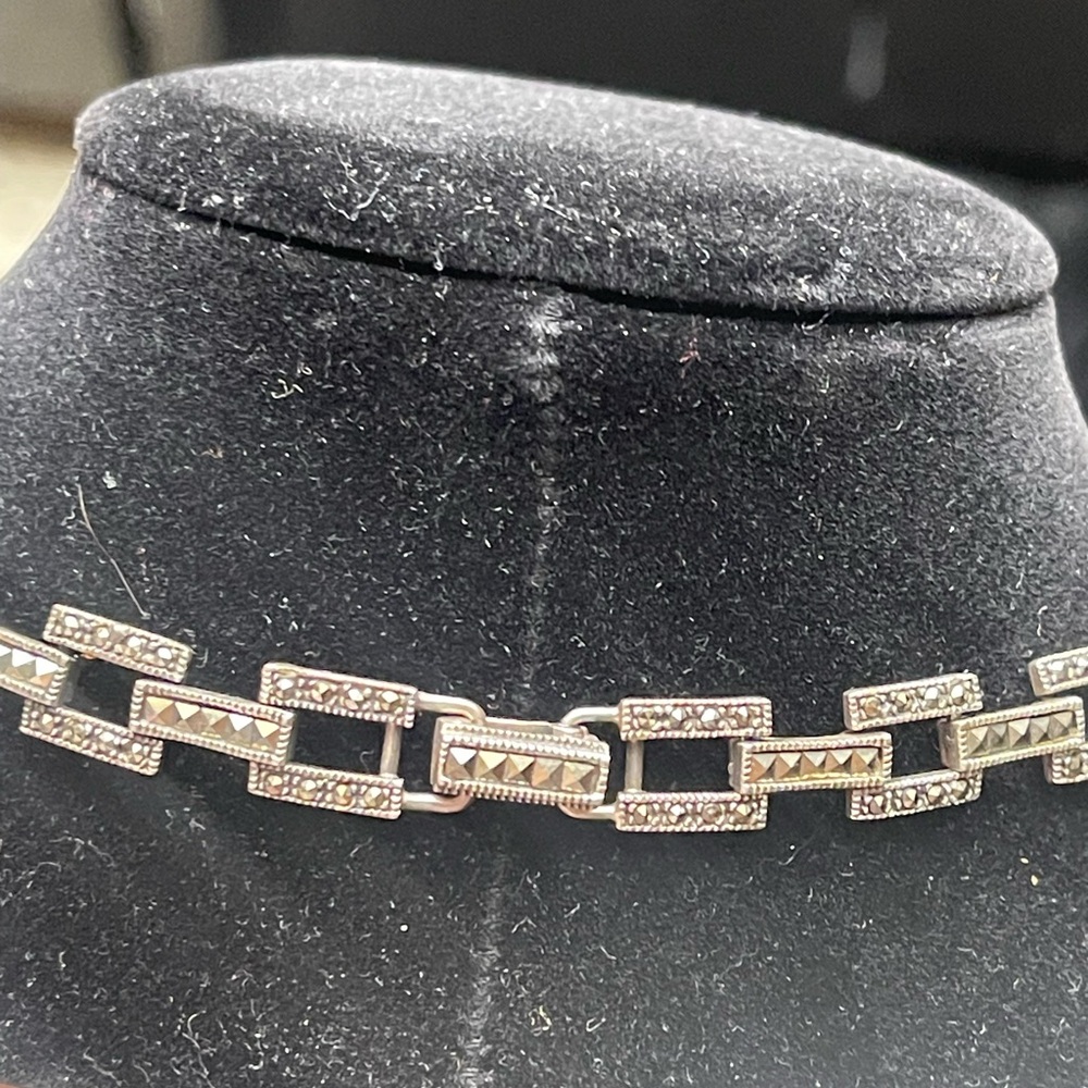 Elegant Sterling Silver 14” Marcasite Tank Track Design Necklace. - Picture 2 of 11